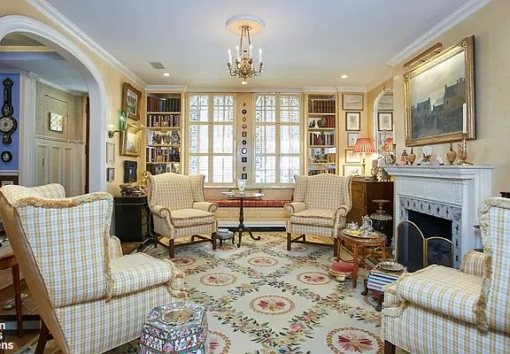 4th image of 439 E 51st St #Penthouse Penthouse