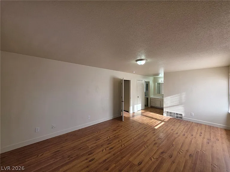 1590 Mustang Dr — Photo 9