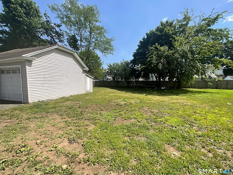 1127 W Broad St — Photo 18