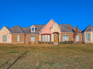 102 Dove Trl, Navasota, TX 77868