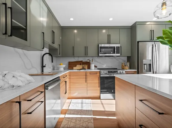 61 Waverley Ave #61, Watertown, MA 02472