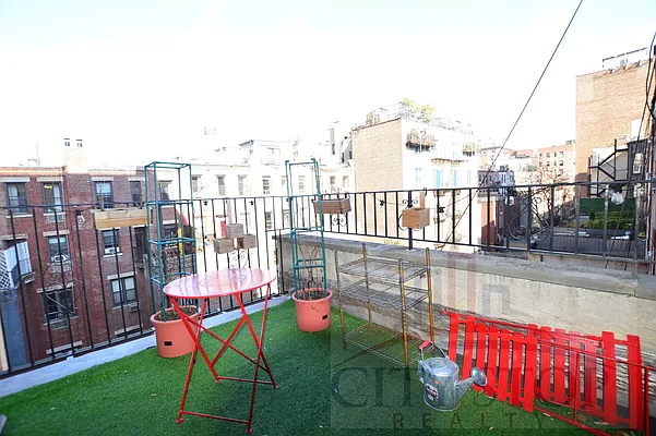 Rented by City Stop Realty | media 2