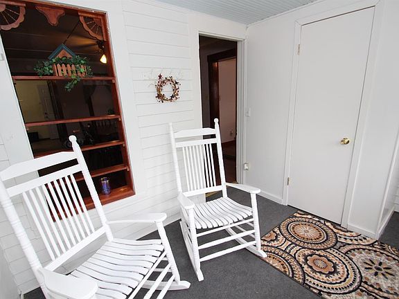 3rd image of 406 E Main Ave