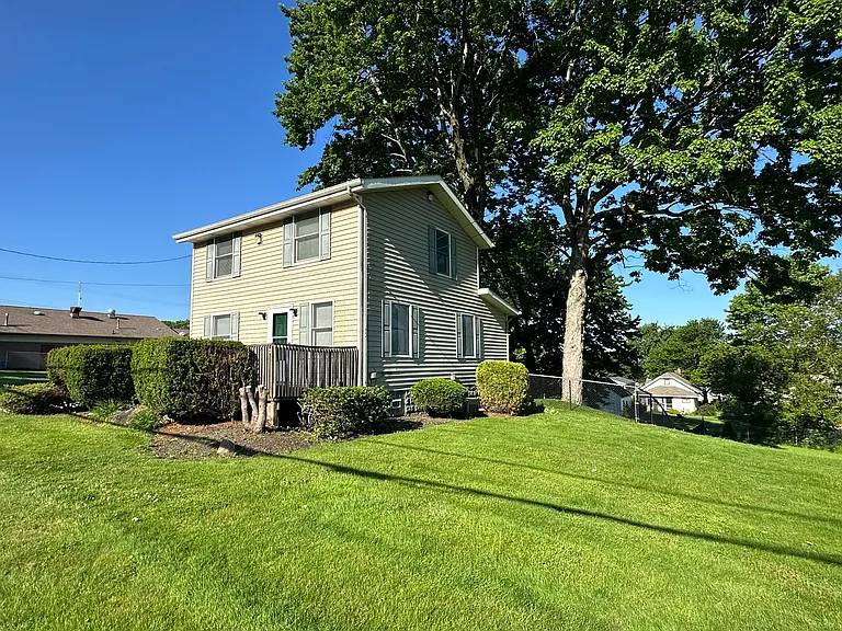 1444 Hyde Park Ave — Photo 4
