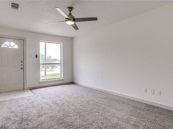 3rd image of 631 Holly Ln