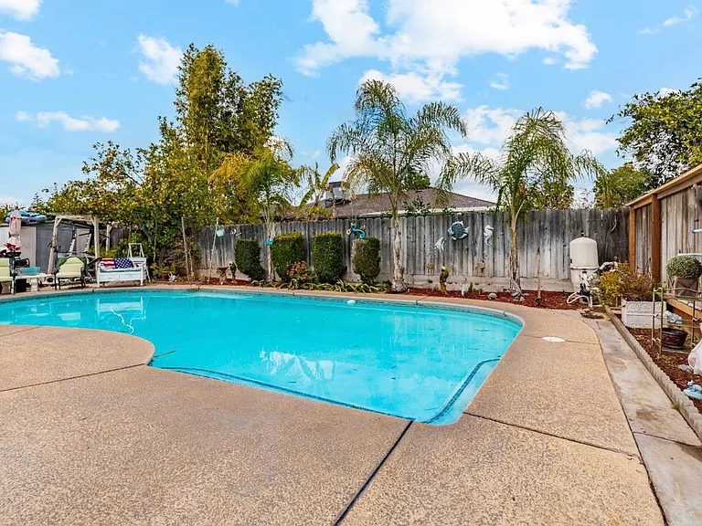 2638 W Rialto Ave — Photo 20