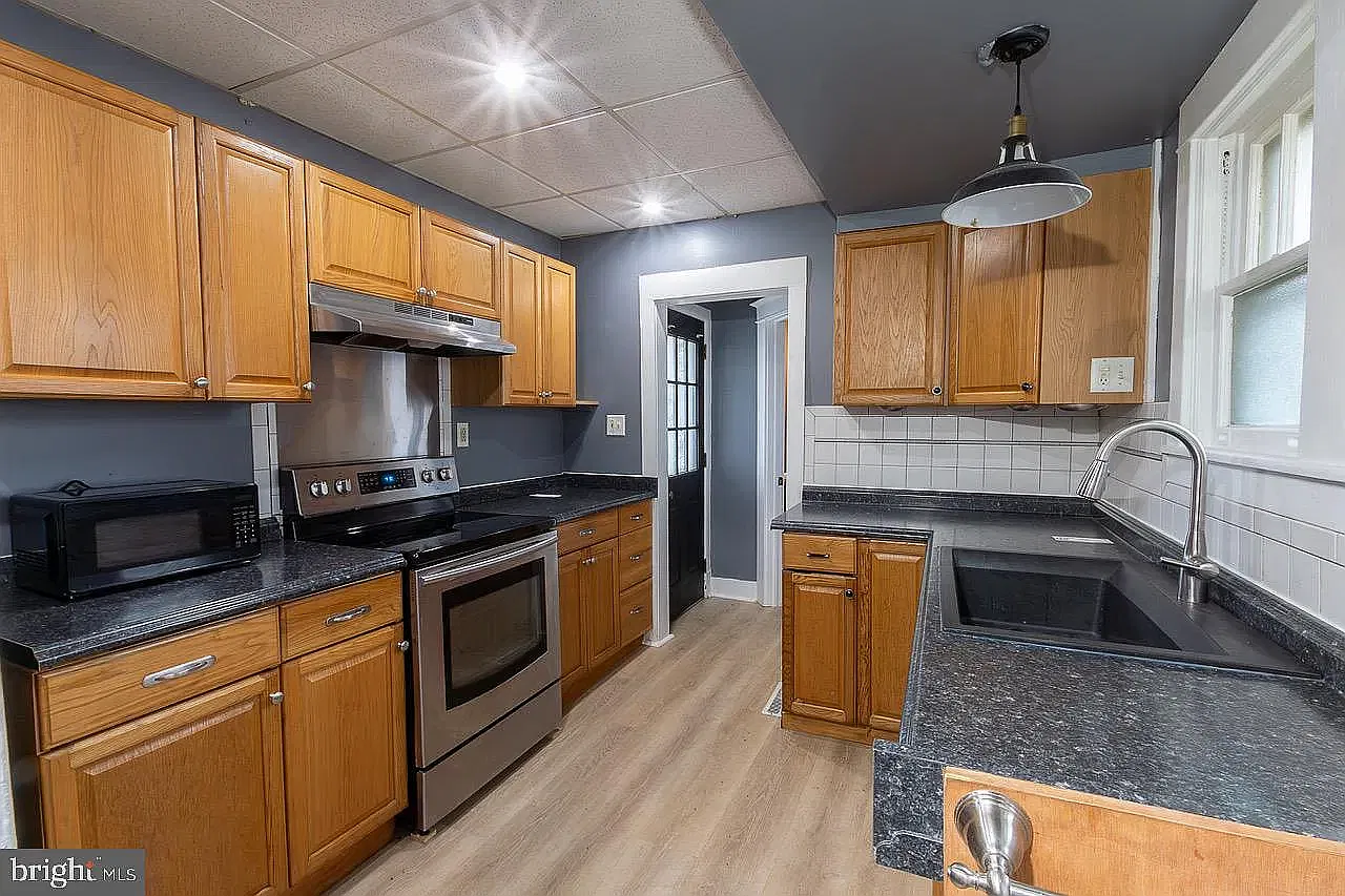 239 E Township Line Rd — Photo 1