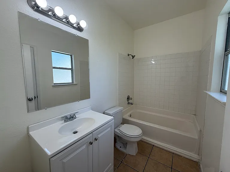 703 1/2 Westchester Rd — Photo 24