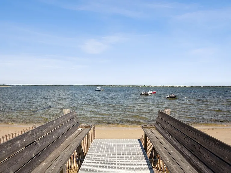 676 Dune Rd — Photo 18