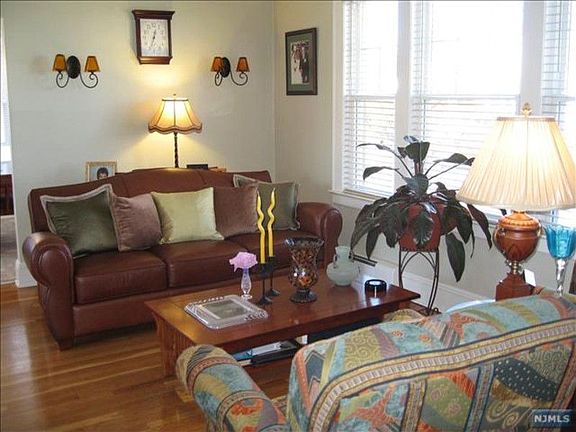 5th image of 16-14 Bellair Ave #1X