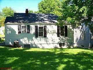 4th image of 2418 Mary Ave