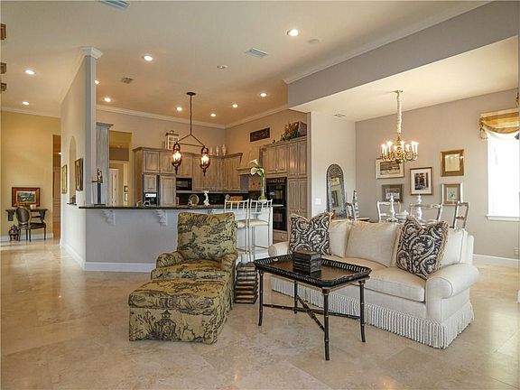 4th image of 940 SW Bay Pointe Cir