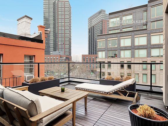 3rd image of 54 Dupont St #Penthouse