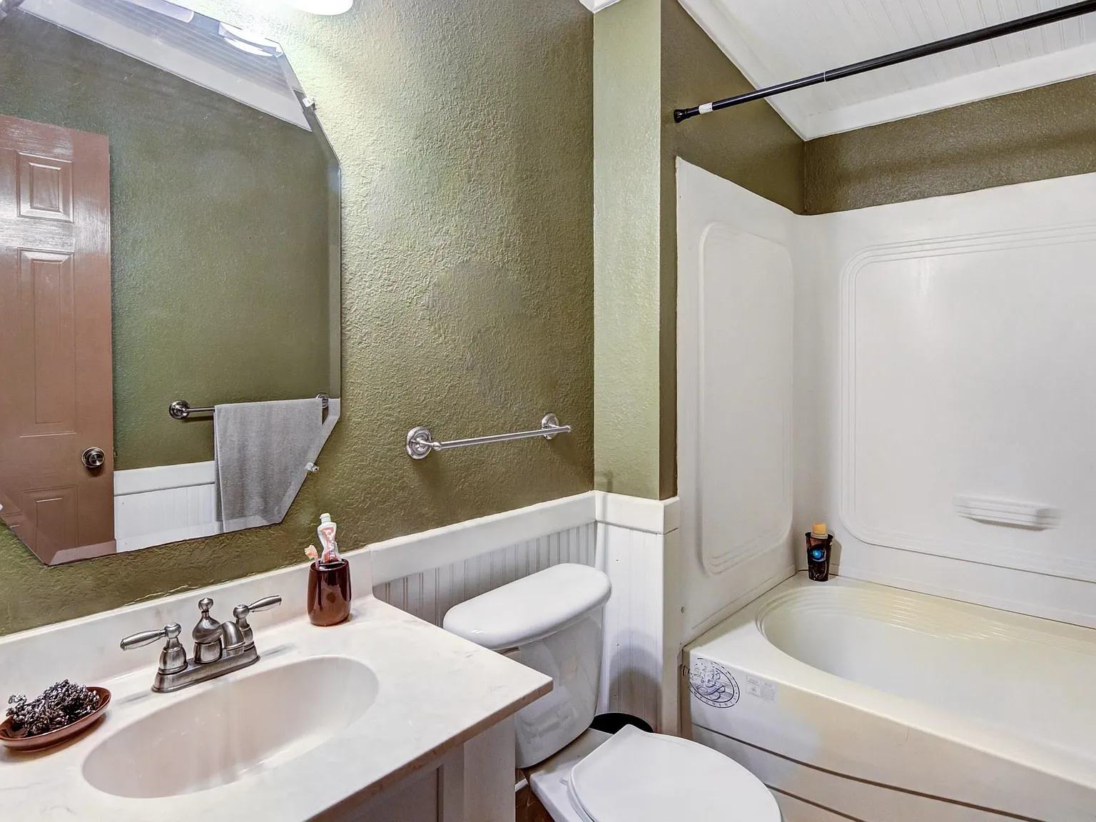 3 bed, 1500 sqft, $1,798 — Photo 2
