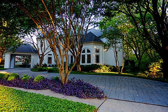 1st image of 2611 Woods Ln