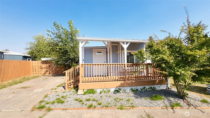 3rd image of 2392 Douglas rd #4