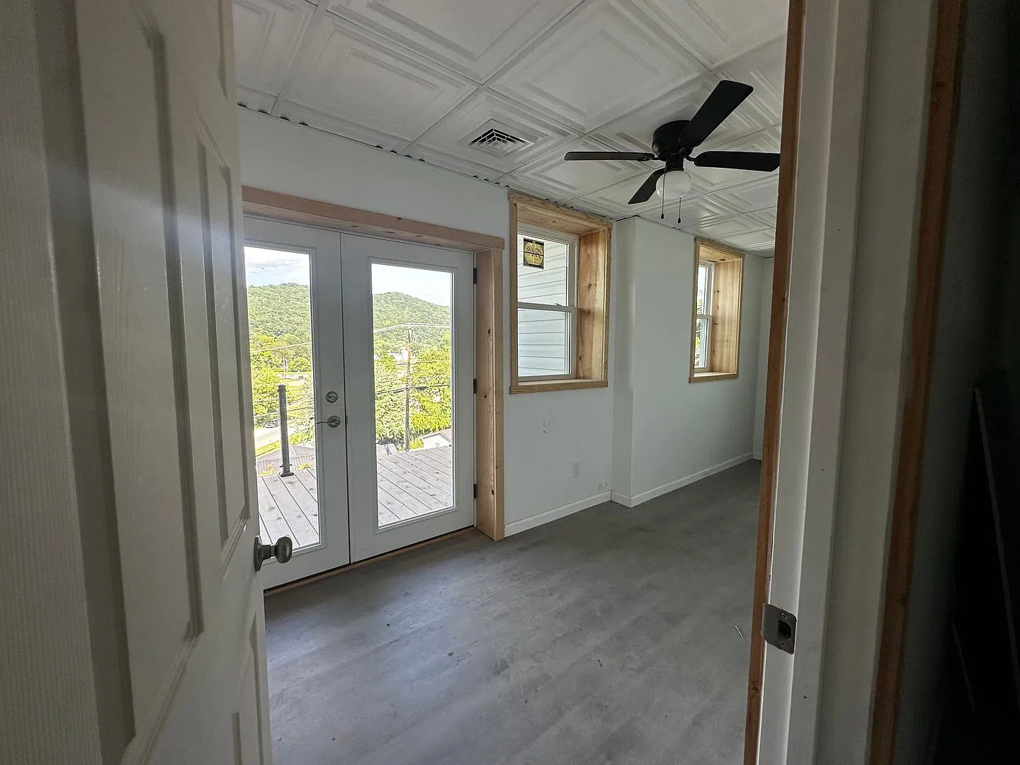 Spacious 3 Bedroom/ 1 bath — Photo 3