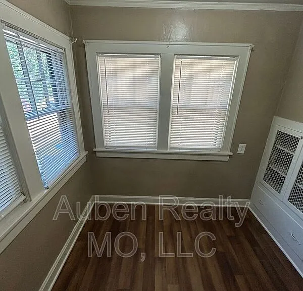 5446 Charlotte St #1F — Photo 12