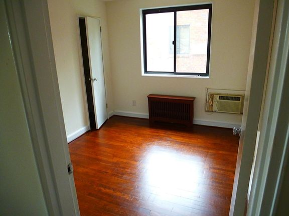 4th image of 1581 N Colonial Ter APT 401