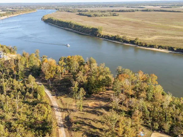 60 Sleepy Hollow Ln, Savannah, TN 38361