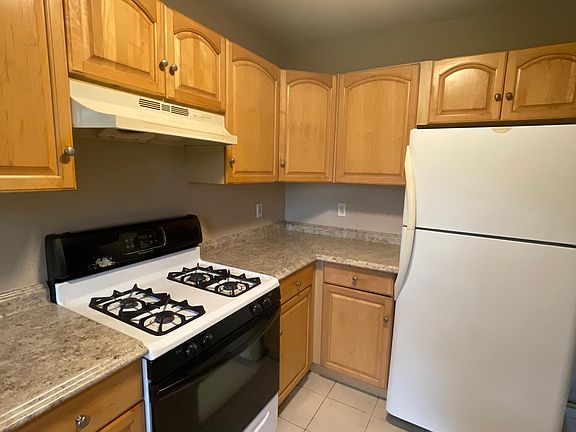 5th image of 253 W Hazeltine Ave
