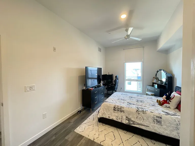 2559 Amber - Residential — Photo 25