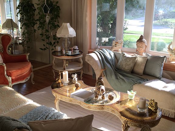 Living room w/ bow window