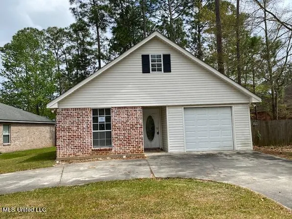 8413 Ieke Dr, Diamondhead, MS 39525