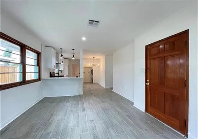 3 bed, 2.0 bath, 1210 sqft, $2,200 — Photo 3