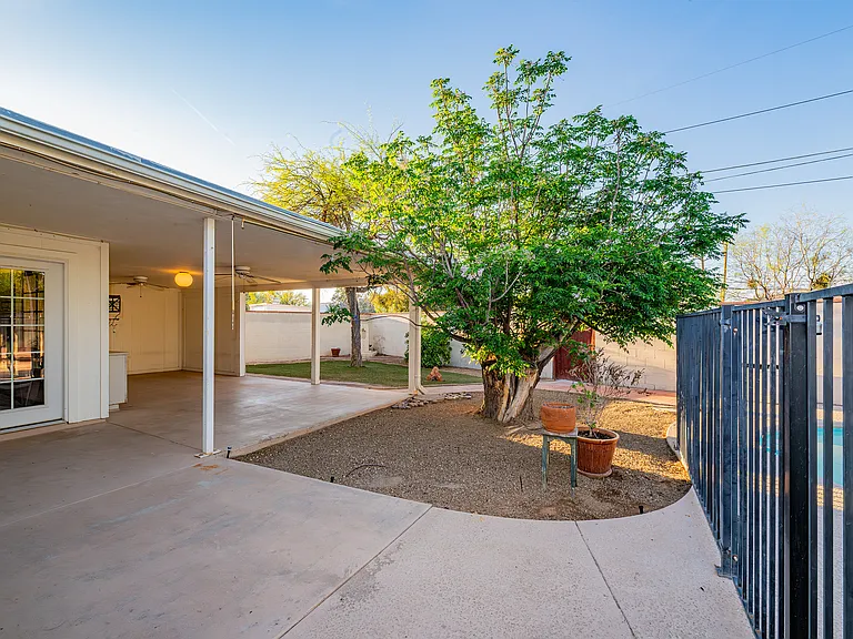 2827 E La Cienega Pl — Photo 37