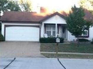 1114 Treetop Village Dr, Ballwin, MO 63021