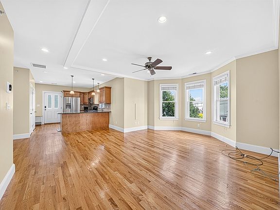 2nd image of 90 Taylor St Unit 4