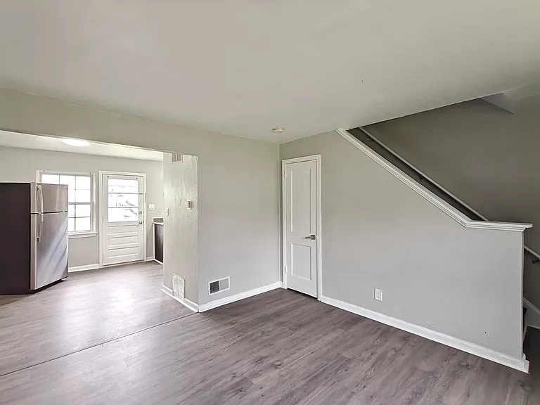 120 Yorke St #3 — Photo 3