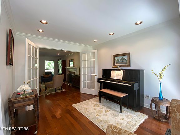 5th image of 1300 Knightsbridge Dr