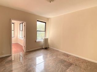 2405 28th St, Astoria, NY 11102