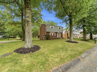 1015 Evergreen Dr, Pittsburgh, PA 15235