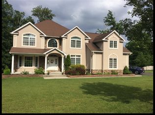 18 Stillo Dr, Airmont, NY 10952