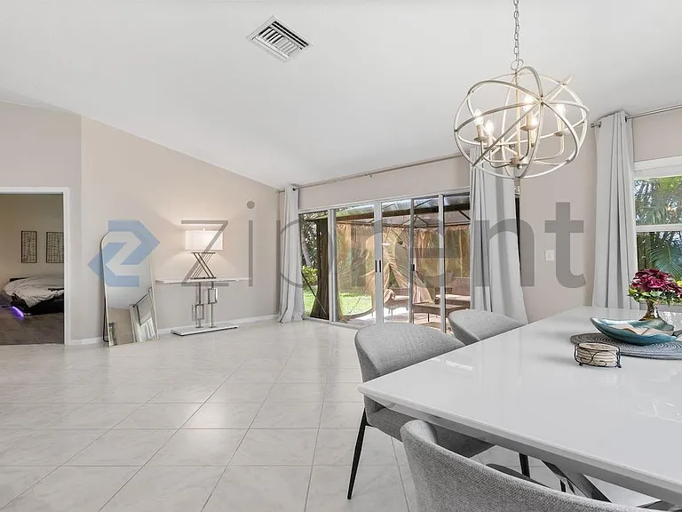 5361 Grande Palm Cir — Photo 7