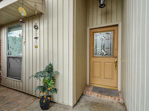 3rd image of 3223 Edgecreek Dr