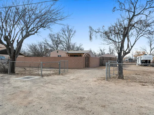 1806 Barcelona Rd SW, Albuquerque, NM 87105