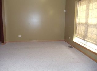 1607 Rose Ct, Romeoville, IL 60446