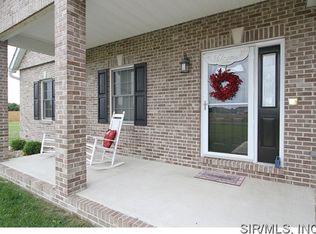 40 Bullseye Dr, Troy, IL 62294