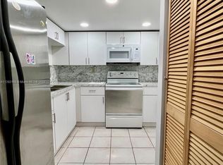 11800 SW 18th St APT 301-4, Miami, FL 33175