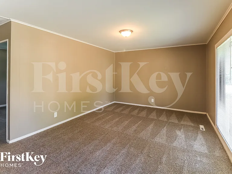 67 Austin Ave — Photo 11