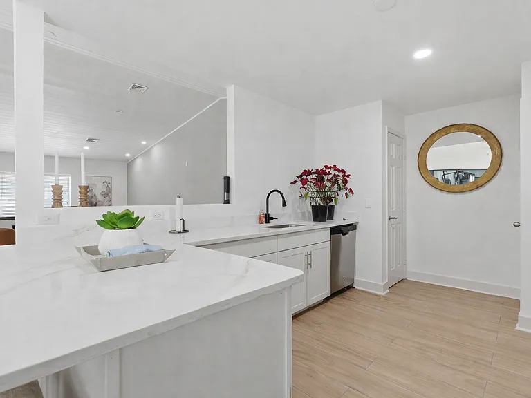 The Darby — Photo 18