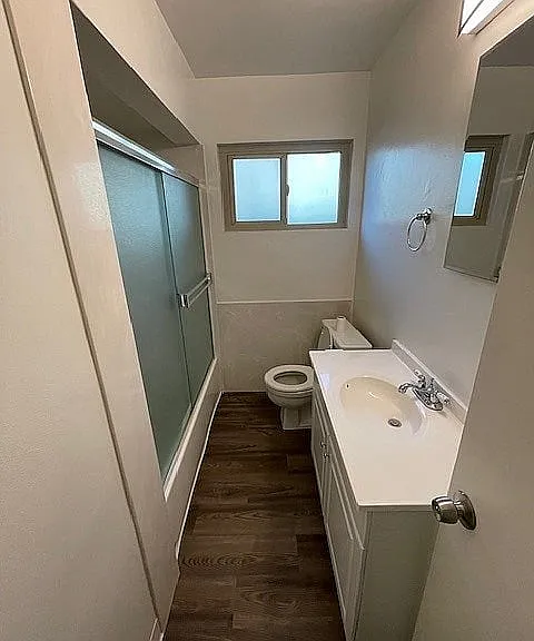 19661 Bathroom