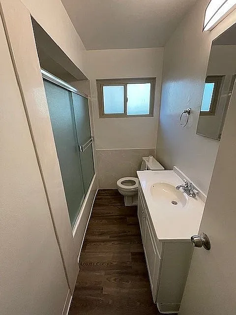 19661 Bathroom