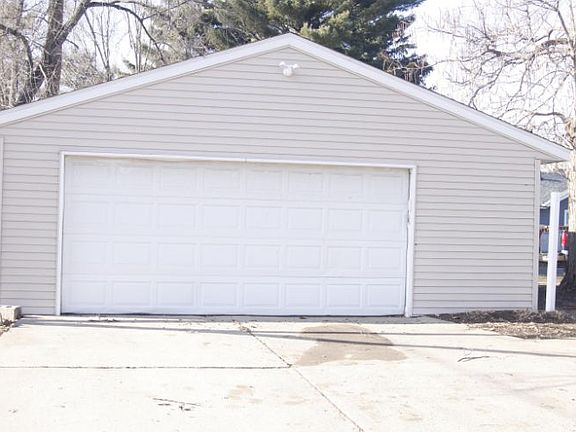 3rd image of 251 Sheridan Dr