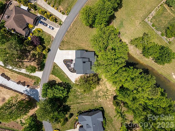 5th image of 24 Copper Mill Ct