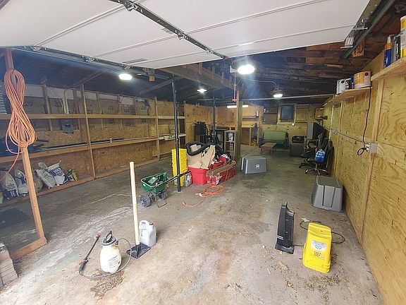5th image of 515 E Claflin Ave